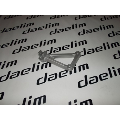 DAELIM VJF250 ROADWIN YOLCU AYAKLIK SOL BRAKETI